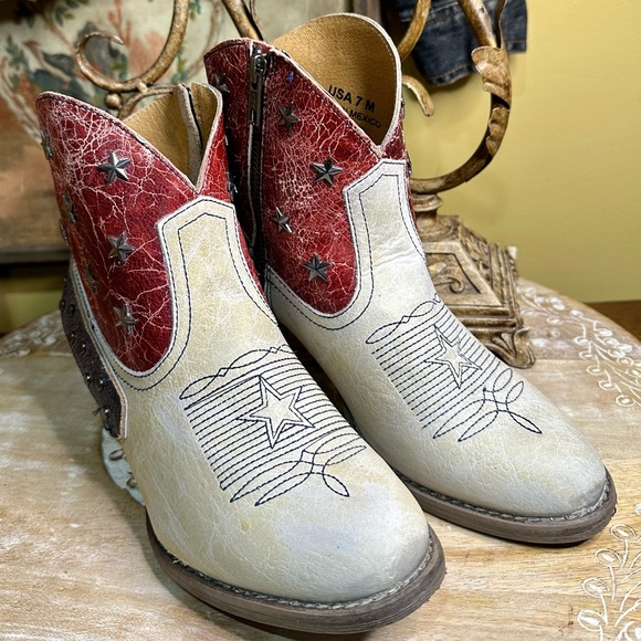 EUC Sterling River “American Flag” Distressed Creamy White/Red/Blue. Size 7 - Picture 4 of 13